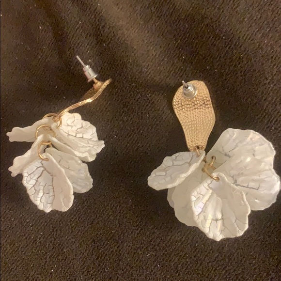 earrings - Picture 2 of 3